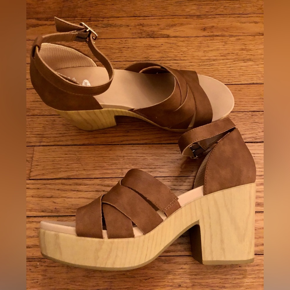 Cute and comfy chunky wood heel sandal